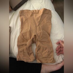 SKIMS sculpt short mid thigh